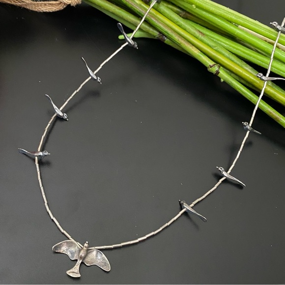 Vintage Native American Zuni Southwestern Liquid Silver Bird Fetish Necklace - Picture 1 of 16